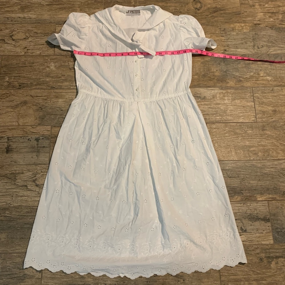 Women’s vintage LF Petite white eyelet dress - Picture 4 of 5